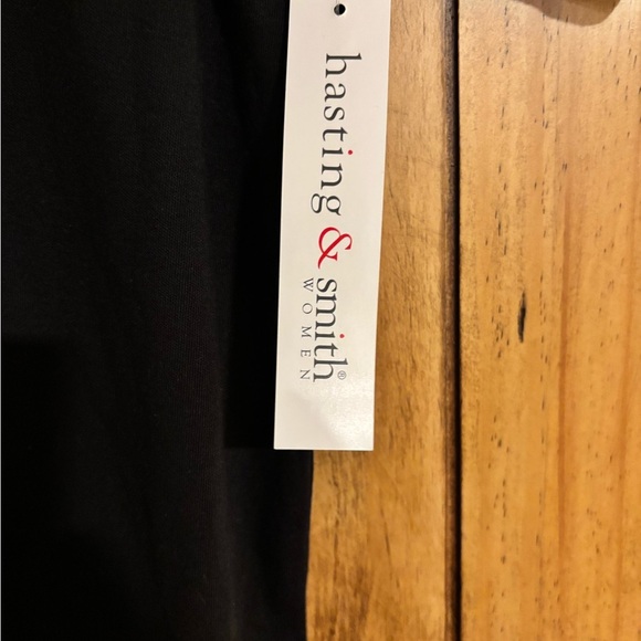 Hastings and Smith Women’s Plus T-shirt 2x Black Short Sleeve Relaxed Fit NWT - Picture 2 of 5